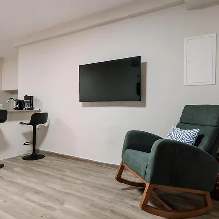 Harbor Pearl * Nafplio