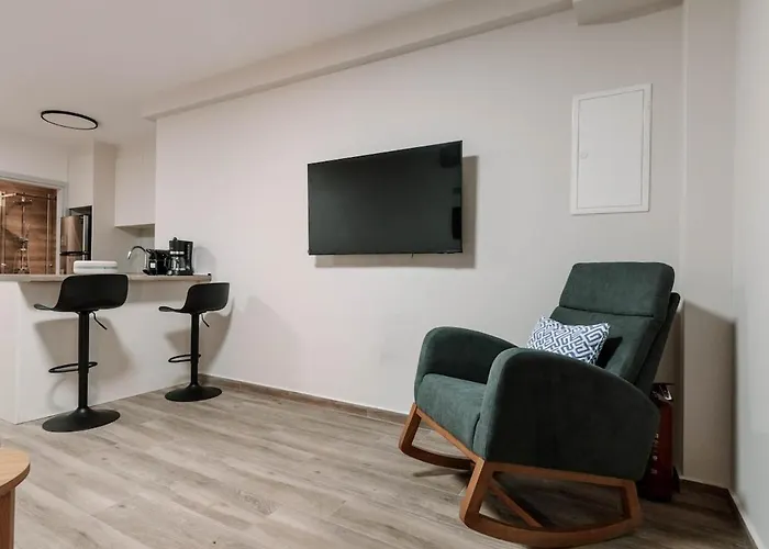 Harbor Pearl * Nauplia